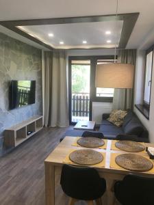 TV a/nebo společenská místnost v ubytování Apartmán Lomnička - Tatranská Lomnica - Krásny výhľad na Vysoké Tatry