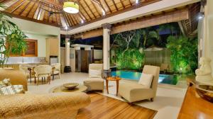 Ein Sitzbereich in der Unterkunft DISINI Luxury Spa Villas-CHSE Certified