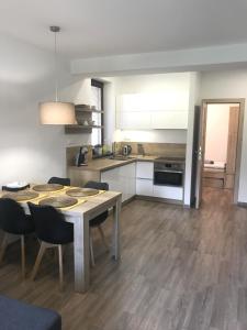 Kuchyň nebo kuchyňský kout v ubytování Apartmán Lomnička - Tatranská Lomnica - Krásny výhľad na Vysoké Tatry