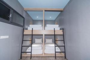 Voodi või voodid majutusasutuse Liuqiu Dive Hostel toas