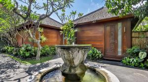 Ein Garten an der Unterkunft DISINI Luxury Spa Villas-CHSE Certified