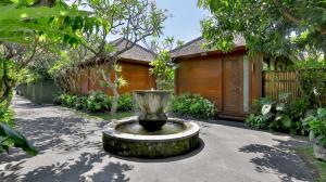 Ein Garten an der Unterkunft DISINI Luxury Spa Villas-CHSE Certified