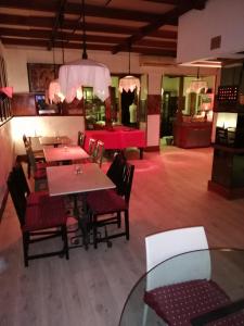 A restaurant or other place to eat at Hotel Sibilla Residence