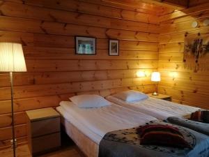 Säng eller sängar i ett rum på Hotel Uitonniemi