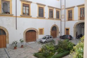 Gallery image of Home Resuttano in Palermo