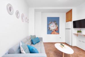 a living room with a couch and a table at EnjoyGranada CARLOS CANO I in Granada