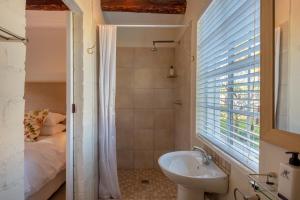 Afbeelding uit fotogalerij van Honeyrock Cottages in Kleinmond