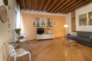 a living room with a couch and a table at Appartamenti Venezia in Venice