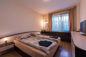 Postel nebo postele na pokoji v ubytování Charming, Fully-furnished, 2-bedroom apartment by Flat Mаnager + 7 fotografií