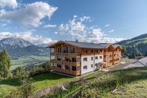 Galería fotográfica de Skylodge Alpine Homes en Haus im Ennstal