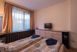 Postel nebo postele na pokoji v ubytování Charming, Fully-furnished, 2-bedroom apartment by Flat Mаnager