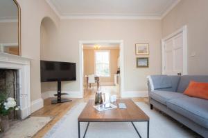 Ảnh trong thư viện ảnh của Garden Apartment - 11 Southcot Place ở Bath