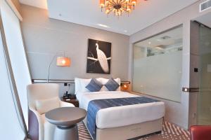 Un pat sau paturi într-o cameră la VIP Hotel Doha Qatar
