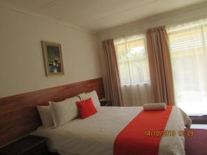Ein Bett oder Betten in einem Zimmer der Unterkunft Aloes Lodge