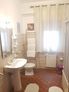 Kamar mandi di B&B Trapani Mare