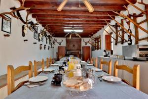 Restoran või mõni muu söögikoht majutusasutuses Casa Rural Finca Los Conventos en Adamuz CORDOBA