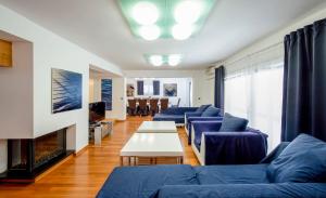 Posedenie v ubytovaní Luxury Seafront Villa Exclusive Pag with private pool by the beach on Pag island