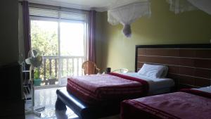 מיטה או מיטות בחדר ב-Pauline Hotel Lira