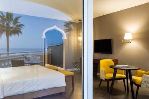 Кровать или кровати в номере AP Oriental Beach - Adults Friendly
