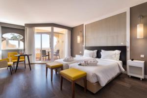 Кровать или кровати в номере AP Oriental Beach - Adults Friendly
