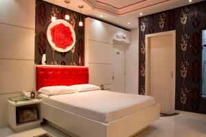 Tempat tidur dalam kamar di Shampoo Prime Motel