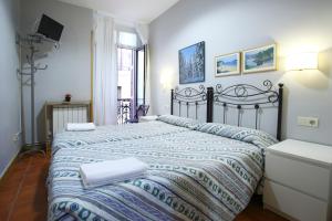 Gallery image of Pensi&oacute;n San Telmo / San Juan in San Sebasti&aacute;n