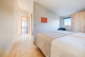 Rúm í herbergi á Kerbyggd: Luxury house and cottage in golden circle +36 myndir