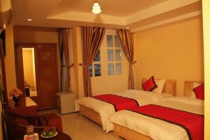Ein Bett oder Betten in einem Zimmer der Unterkunft Hai Phuong Hotel