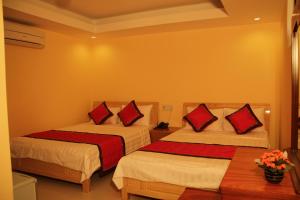 Ein Bett oder Betten in einem Zimmer der Unterkunft Hai Phuong Hotel