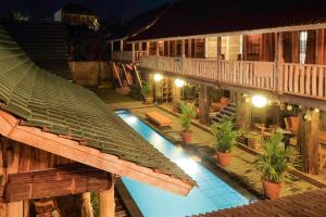 an overhead view of a house with a swimming pool at AgaLiving Medewi in Pulukan
