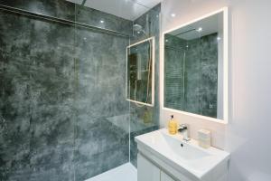 Koupelna v ubytování Finest Retreats - Luxury Holiday Let in Porthleven, Sleeping 2
