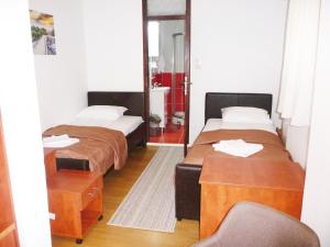 Krevet ili kreveti u jedinici u okviru objekta Sobe Rooms Aleksandar