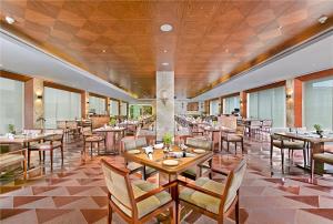 Restoran atau tempat lain untuk makan di The Lalit Jaipur
