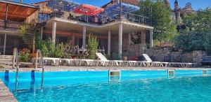 Bazén v ubytování Guest House Marani nebo v jeho okolí