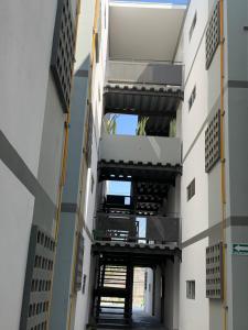 - Vistas al pasillo de un edificio en Boho Condominium and Unique Comfort in Tijuana, en Tijuana