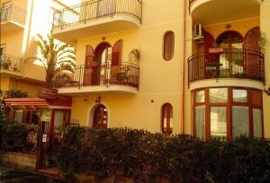 Gallery image of Villa Marysa Apartments Seaview in Giardini Naxos