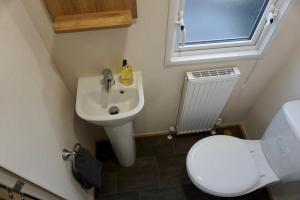 Gallery image of MPoint36 at Tattershall Lakes Hot Tub Lake Views 3 Bedrooms in Tattershall +18 photos