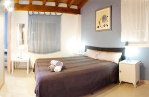 מיטה או מיטות בחדר ב-Casa rural LLOSA Planta PRIMERA y Planta BAJA
