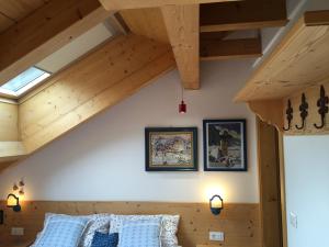Postel nebo postele na pokoji v ubytování Mansarda Dolomiti