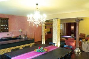 Zona d'estar a Bohemian Suite spacious and central Loft