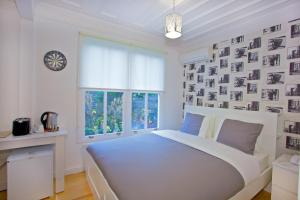 Säng eller sängar i ett rum på Dreamers V&V Hotel Cihangir