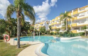 Bazén v ubytovaní Cozy Apartment In Laguna De Mijas alebo v jeho blízkosti