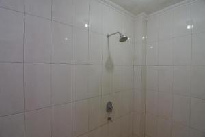 Ванная комната в RedDoorz near IPDN 2