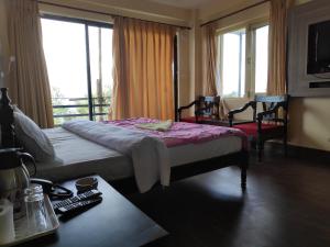 Llit o llits en una habitació de Hotel Green Valley Nagarkot