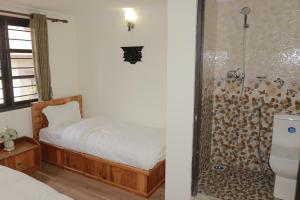Um banheiro em Birds Nest Hostel