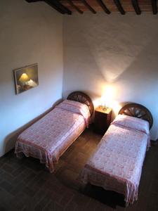 A bed or beds in a room at Fattoria Casa Sola