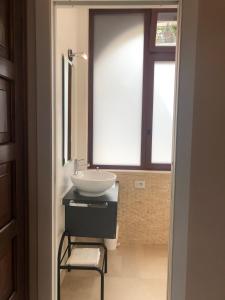 Foto Sala Comacinas asuva majutusasutuse Liza's Suite's - Room's with a View galeriist