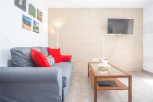 a living room with a couch and a coffee table at Eslanzarote Casa Carait, Super wifi, Sat tv in La Vegueta