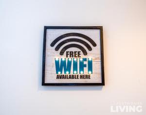 a picture of a free wifi sign on a wall at NEW Spacious Modern Townhouse FREE Private Parking in Liverpool