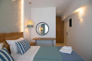 Postel nebo postele na pokoji v ubytování Varkotopi Villas